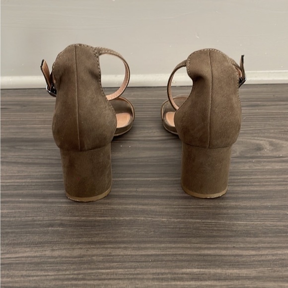 Low Block Heels - Picture 3 of 6